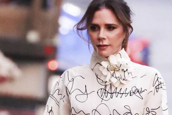 Công bố thu nhập gây choáng của Victoria Beckham