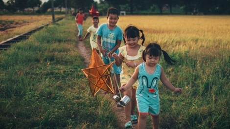 Photos show difference between old and modern Full Moon Festival celebrations