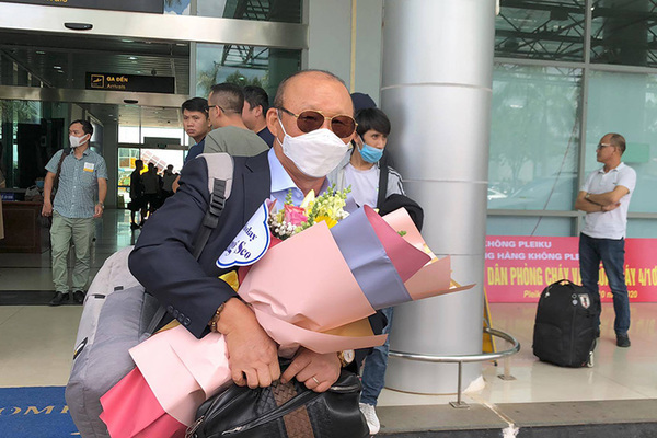 HLV Park Hang Seo cách ly 21 ngày, cùng vợ đón Tết