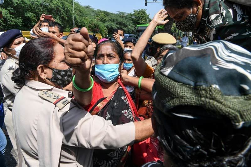 Ấn Độ chấn động vụ cô gái tử vong sau khi bị cưỡng hiếp tập thể