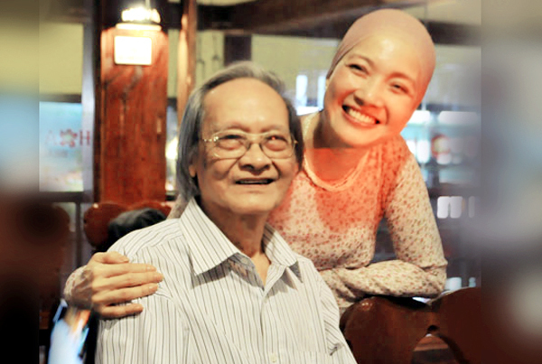 NSND Lê Khanh: Bố tôi 84 tuổi, có người bạn gái chăm sóc 20 năm qua