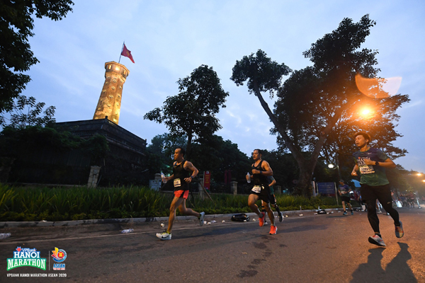 Chạy marathon ‘đón bình minh’ cùng VPBank