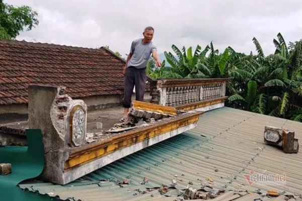 Nổ mìn đá bay tung tóe, sập mái nhà dân ở Thanh Hóa