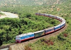 Incurring big losses, Vietnam railway faces serious challenges