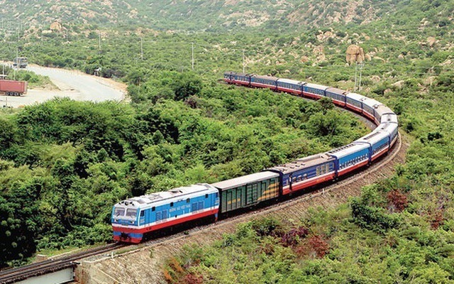 Incurring big losses, Vietnam railway faces serious challenges