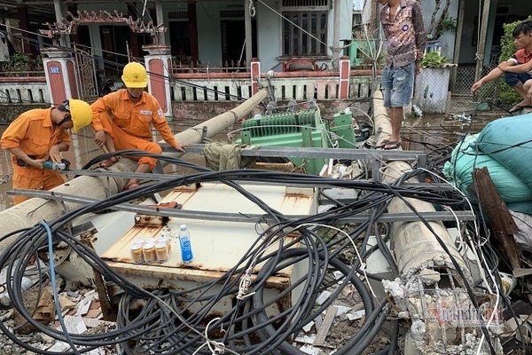 Bộ Công Thương lý giải việc hàng trăm cột điện gãy đổ dù bão không mạnh