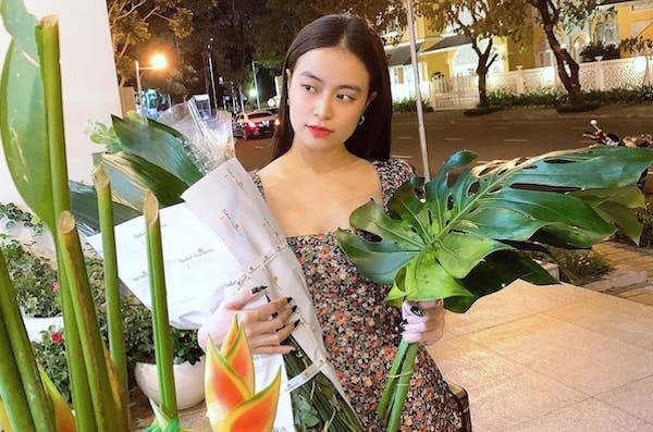 Hoàng Thuỳ Linh mặt mộc vẫn đẹp hút hồn