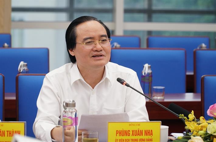 Bộ trưởng Phùng Xuân Nhạ gợi mở giải pháp cho 3 điểm “nghẽn” của giáo dục Nghệ An