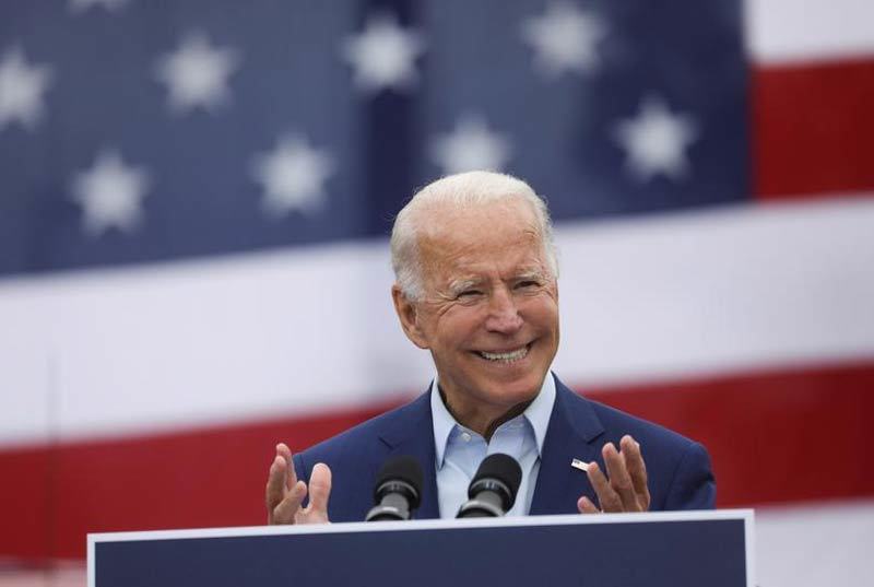 Biden dẫn trước 14 điểm, đội ông Trump vẫn vững vàng quyết chiến