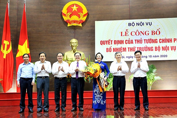 Bộ trưởng Nội vụ chuyển giao một số nhiệm vụ cho Thứ trưởng Phạm Thị Thanh Trà