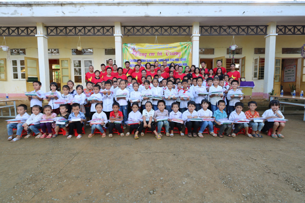 Hành trình thiện nguyện tiếp bước đến trường cho trẻ vùng cao Thanh Hóa