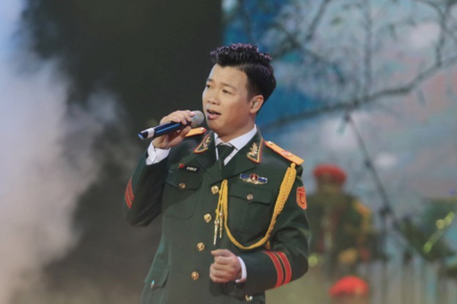 Vũ Thắng Lợi hát trong chương trình 'Ký ức người lính'
