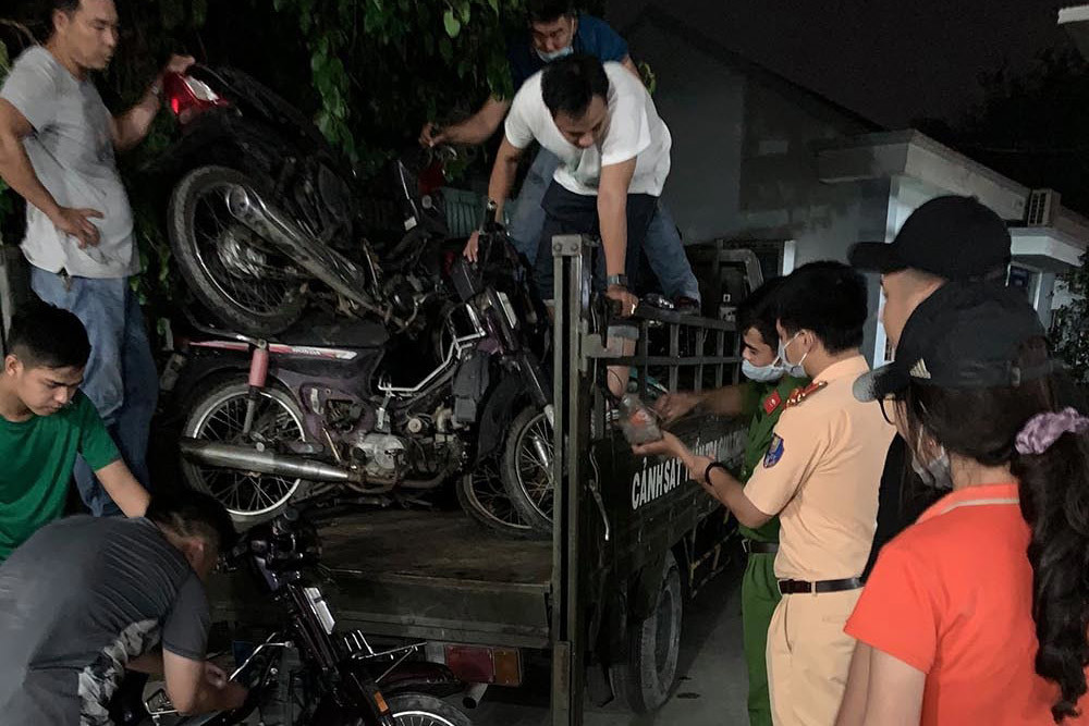 Công an lật mặt gã 65 tuổi cầm đầu băng