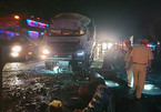 Xe khách va chạm với xe tải làm 1 người chết, 19 người bị thương