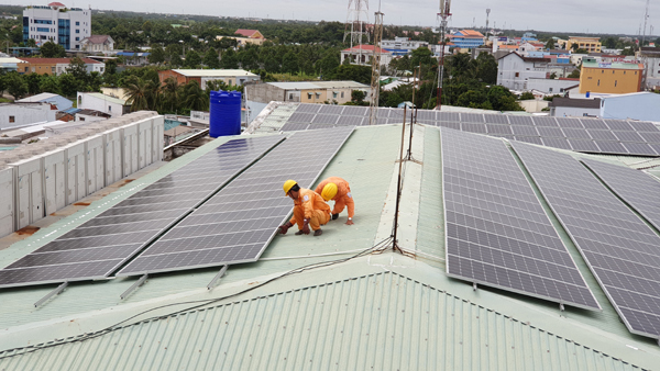 Điện mặt trời mái nhà ‘bứt tốc’ mạnh mẽ ở các tỉnh phía Nam