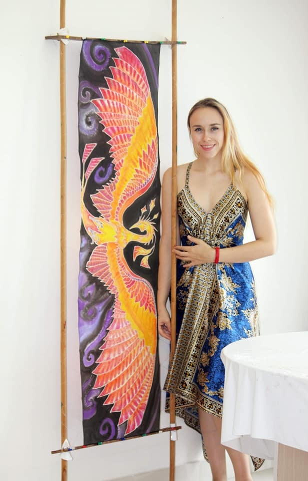 Foreign woman loves Ao Dai, brings Vietnamese silk to the world