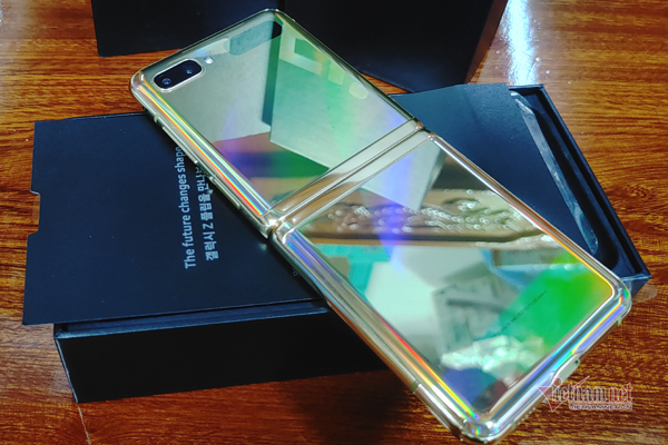 Galaxy Z Flip giảm 14 triệu đồng, giá sốc nhất thị trường smartphone