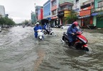 Bão số 6 đổ bộ đất liền, miền Trung tiếp tục hứng ngập lụt