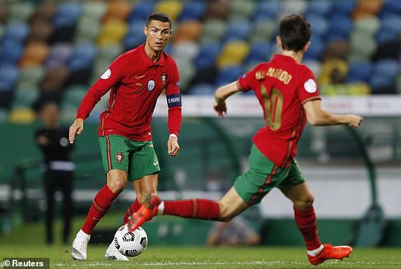 Ronaldo vô duyên, Bồ Đào Nha và Tây Ban Nha cầm chân nhau