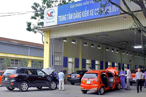 Bằng lái xe, kiểm định ô tô, nhà chung cư... việc gì cũng phải nhà nước