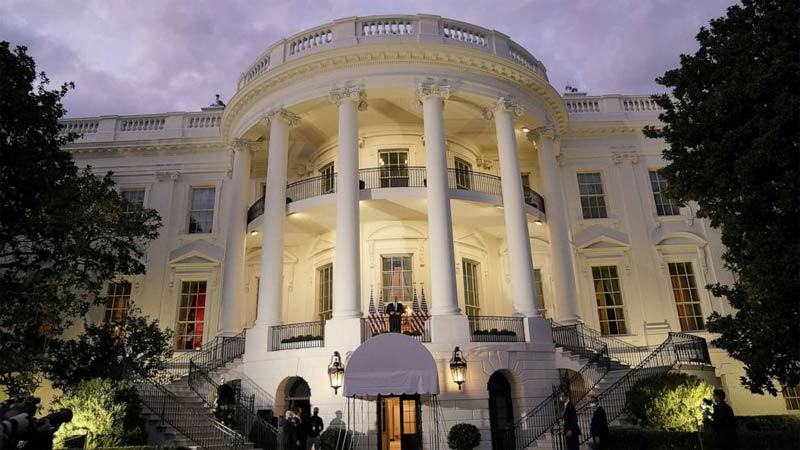 Hàng chục người trong Nhà Trắng nhiễm Covid-19