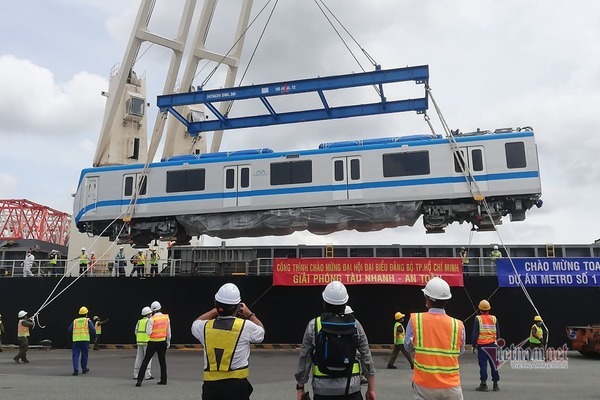 Hai đoàn tàu metro Bến Thành - Suối Tiên sắp cập cảng TP.HCM