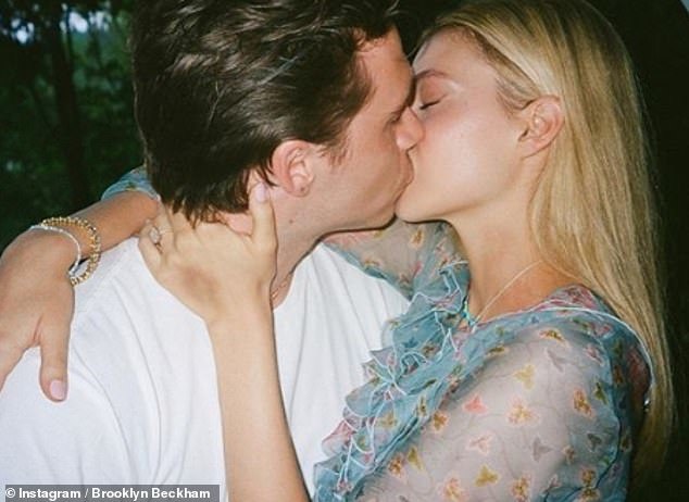 Con cả nhà Beckham cưới nữ diễn viên hơn 4 tuổi