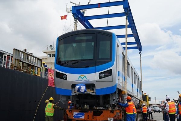 Tàu metro số 1 chạy thử nghiệm trong depot Long Bình cuối năm 2020