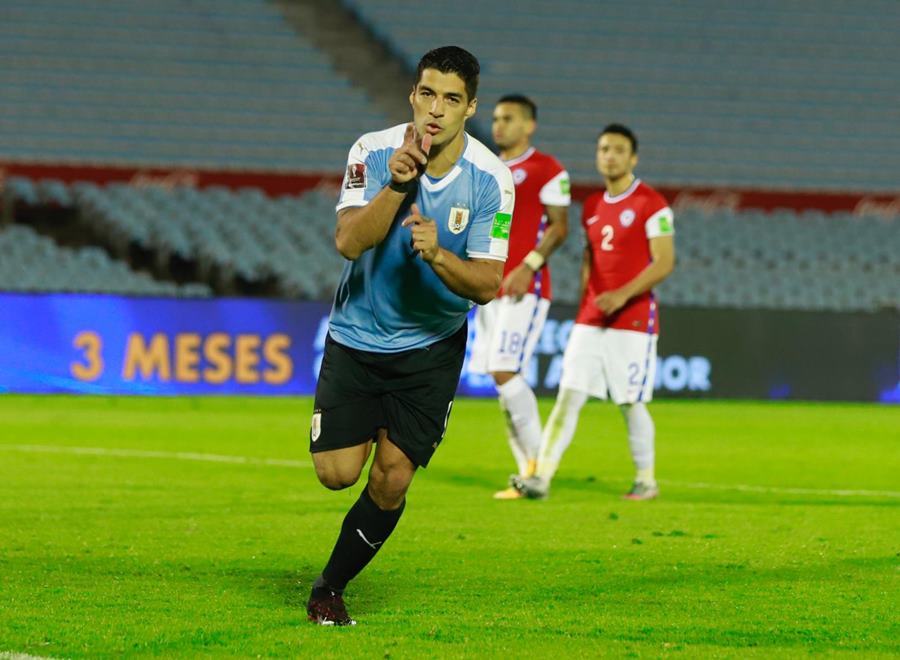 Suarez lập công, Uruguay hạ Chile phút 93