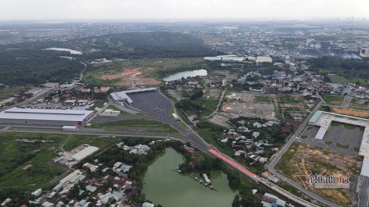 Toàn cảnh depot Long Bình, nơi tiếp nhận ba đoàn tàu đầu tiên của metro số 1