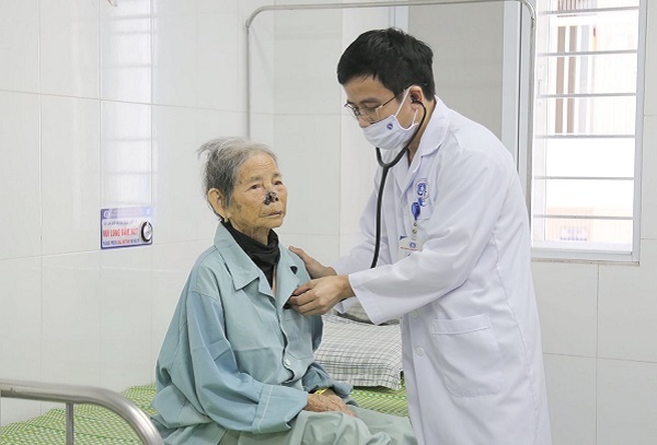 Cụ bà 103 tuổi bị nhồi máu cơ tim được cứu sống