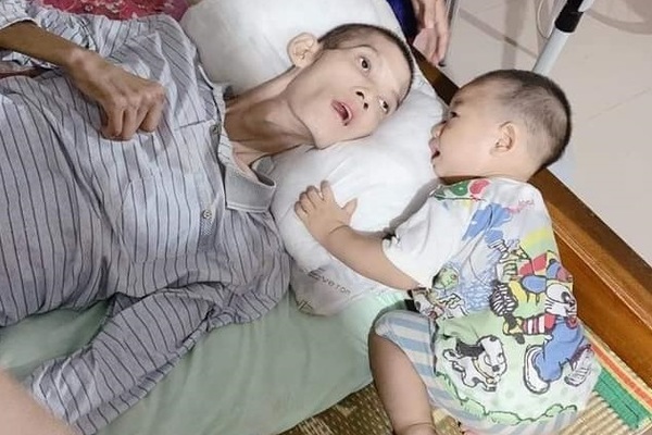 Cha tai nạn liệt giường, 5 con thơ nheo nhóc