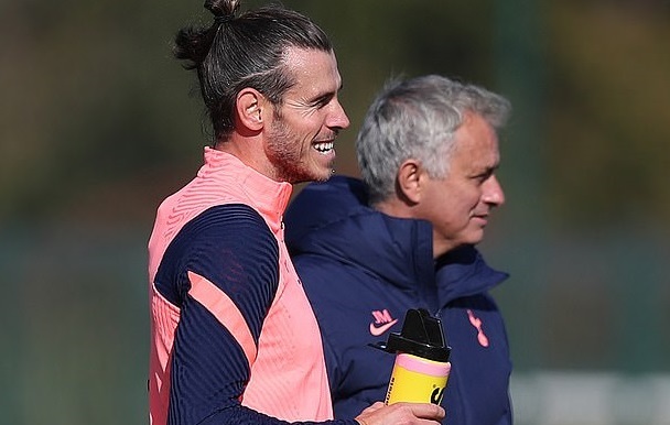 MU cẩn thận Cavani, Mourinho mừng rỡ Bale