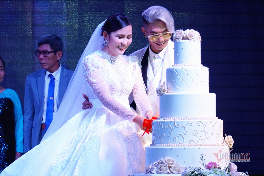 Dàn sao miền Tây dự đám cưới Khánh Đơn và vợ kém 8 tuổi