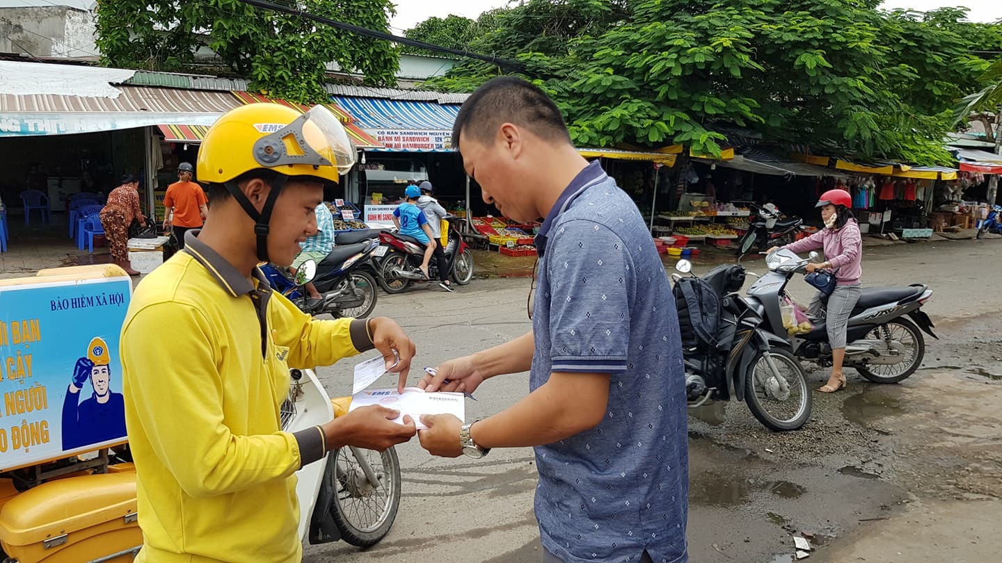 Ứng dụng công nghệ thông tin, anh bưu tá trẻ có cách giao thư 'nhanh như chớp'