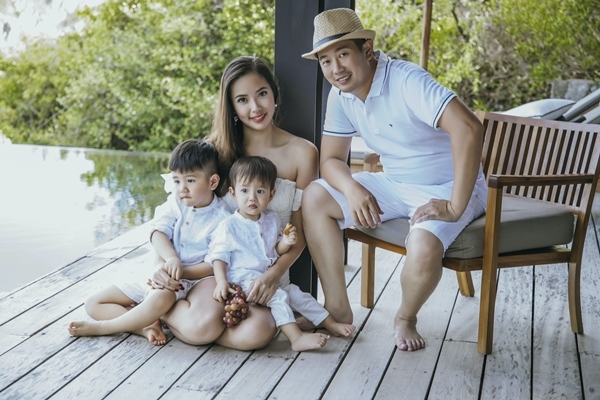 Á hậu Kiều Khanh hạnh phúc bên 2 con và chồng doanh nhân hơn 12 tuổi