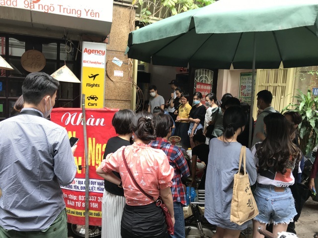 Kỳ lạ bún ngan 'chửi' ở Hà Nội, khách chen chân xếp hàng thưởng thức