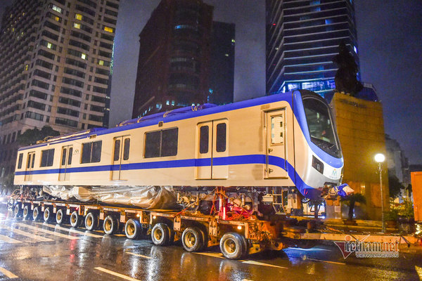 Tàu metro số 1 về tới depot Long Bình