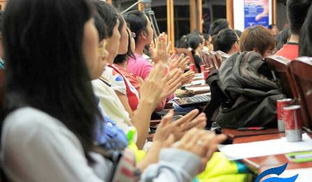 Trả lương dưới 10 triệu đồng, doanh nghiệp bị tân cử nhân chê... tơi tả