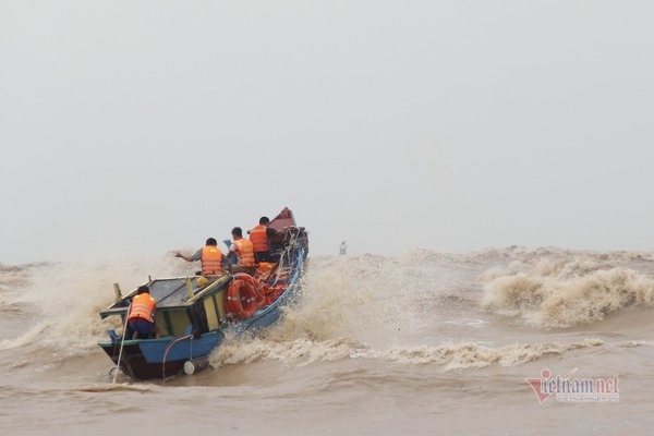 Phát hiện thi thể nam giới trôi dạt vào bờ biển Quảng Trị
