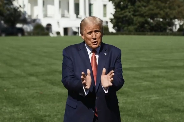 Nghi vấn ông Trump dùng phông nền dàn dựng trong video