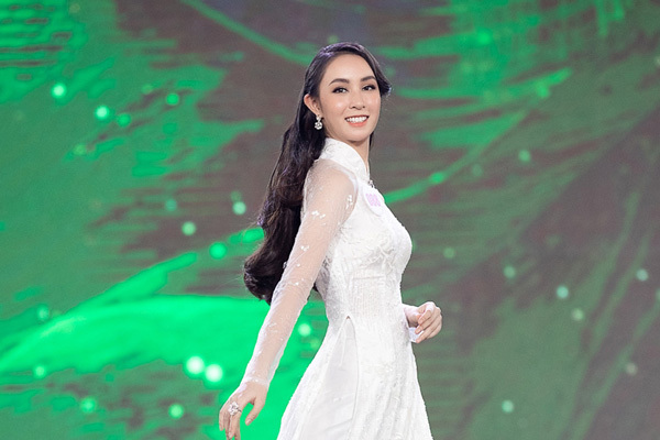 Thí sinh Hoa hậu Việt Nam 2020 thướt tha trong áo dài trắng