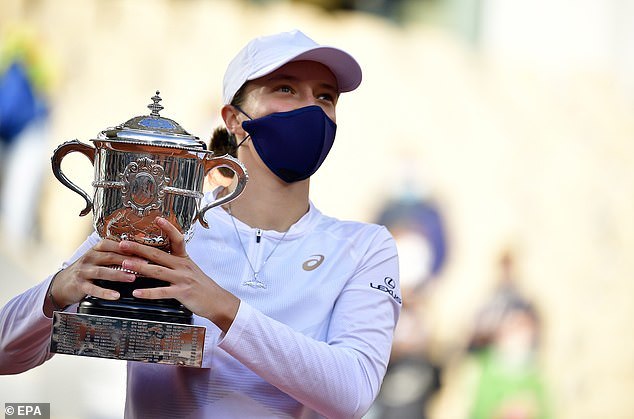 Nữ tay vợt 19 tuổi lập kỳ tích vô địch Roland Garros
