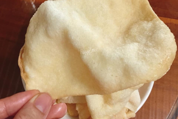 Tự làm bánh phồng tôm cho con tại nhà vừa thơm ngon vừa sạch sẽ