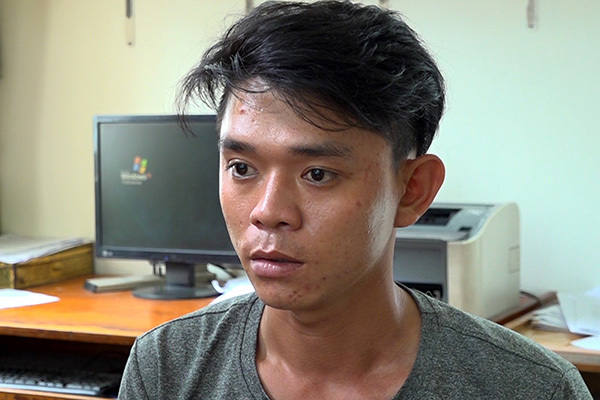 Bị chia tay, gã thanh niên xách súng đến nhà người yêu cũ bắn hai phát