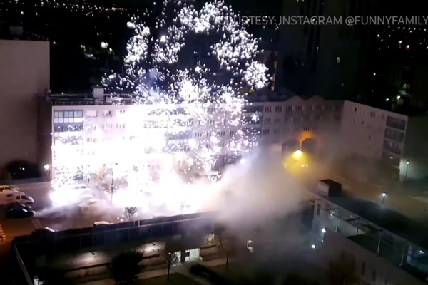 Video đồn cảnh sát tại Paris bị tấn công pháo hoa