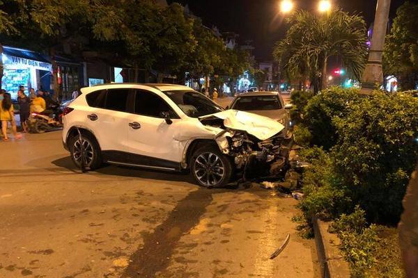 Thiếu gia 18 tuổi lái ô tô gây tai nạn liên hoàn, làm 1 người chết