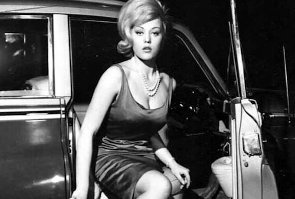 Biểu tượng 'Bond girl' Margaret Nolan qua đời