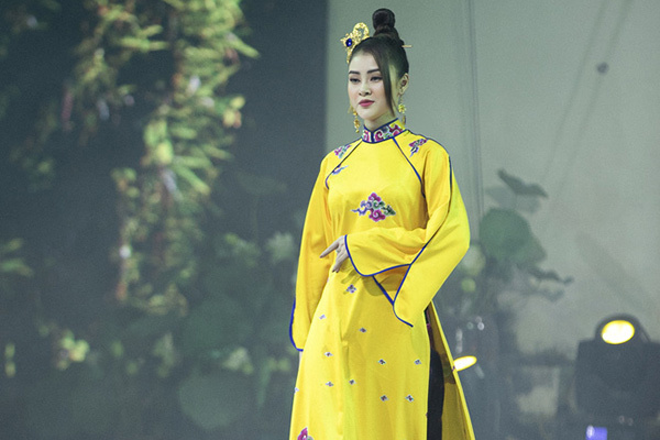 Á hậu Lý Kim Thảo làm 'nàng thơ' của NTK Nhật Dũng
