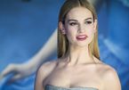 'Lọ lem' Lily James bị chỉ trích vì hôn đàn ông đã có vợ hơn 19 tuổi